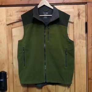 Mountain Hardwear fleece vest